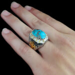 انگشتر فیروزه نیشابوری دست ساز نقره مردانه طرح فاخر هیتاسب - Image 4