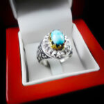 انگشتر فیروزه نیشابوری نقره دست ساز فاخر مردانه طرح دور طلایی مهرشاد - Image 2