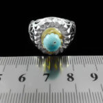 انگشتر فیروزه نیشابوری نقره دست ساز فاخر مردانه طرح دور طلایی شادمهر - Image 3