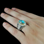 انگشتر فیروزه نیشابوری نقره دست ساز فاخر مردانه طرح دور طلایی هرمان - Image 4