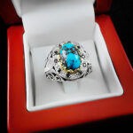 انگشتر فیروزه نیشابوری نقره دست ساز فاخر مردانه طرح دور طلایی هرمان - Image 2