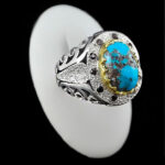 انگشتر فیروزه نیشابوری نقره دست ساز فاخر مردانه طرح دور طلایی هرمان