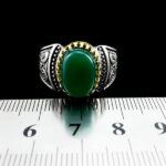 انگشتر عقیق سبز نقره مردانه طرح دورطلایی هیربد - Image 2