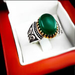 انگشتر عقیق سبز نقره مردانه طرح دورطلایی هیربد - Image 4