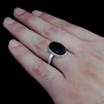 انگشتر عقیق مشکی نقره دست ساز مردانه و زنانه طرح میراژ + حرز امام جواد (ع) - Image 4