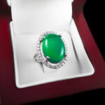 انگشتر عقیق سبز نقره زنانه طرح پرتو - Image 3