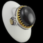 انگشتر عقیق مشکی نقره مردانه طرح دورطلایی بهتاش