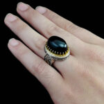 انگشتر عقیق مشکی نقره مردانه طرح دورطلایی بهتاش - Image 3