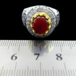 انگشتر عقیق سرخ یمنی دست ساز نقره مردانه طرح دورطلایی نکیسا - Image 3