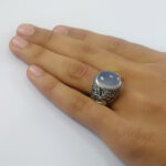 انگشتر عقیق کبود یمنی نقره مردانه طرح جهانگیر - Image 2