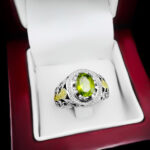 انگشتر زبرجد الماس تراش نقره مردانه دست ساز طرح ماکان با تزئین یاقوت کبود - Image 4