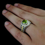 انگشتر زبرجد الماس تراش نقره مردانه دست ساز طرح ماکان با تزئین یاقوت کبود - Image 2