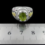 انگشتر زبرجد الماس تراش نقره مردانه دست ساز طرح مهراب با تزئین یاقوت سرخ - Image 3