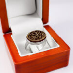 انگشتر عقیق سرخ صفوی دست ساز نقره مردانه طرح «یا زینب (س)» + حرز امام جواد(ع) - Image 2