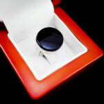 انگشتر عقیق مشکی نقره دست ساز مردانه و زنانه طرح  دایره ای ساده+ حرز امام جواد (ع) - Image 2