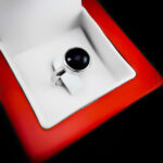 انگشتر عقیق مشکی نقره دست ساز مردانه و زنانه طرح دایره ای کوچک + حرز امام جواد (ع) - Image 2