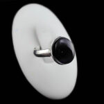 انگشتر عقیق مشکی نقره دست ساز مردانه و زنانه طرح بیضی ساده + حرز امام جواد (ع)