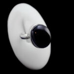 انگشتر عقیق مشکی نقره دست ساز مردانه و زنانه طرح پرند+ حرز امام جواد (ع)