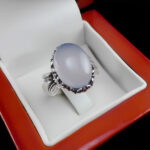 انگشتر عقیق کبود یمنی نقره مردانه طرح سینا - Image 2