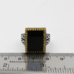 انگشتر عقیق مشکی نقره مردانه طرح دورطلایی ثاقب - Image 4