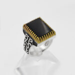 انگشتر عقیق مشکی نقره مردانه طرح دورطلایی ثاقب - Image 2