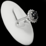 انگشتر عقیق مشکی نقره زنانه طرح ورتاج