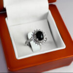 انگشتر عقیق مشکی نقره زنانه طرح ورتاج - Image 3