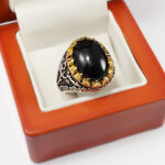 انگشتر عقیق مشکی نقره مردانه طرح دورطلایی یاحسین (ع) - Image 2