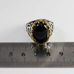 انگشتر عقیق مشکی نقره مردانه طرح دورطلایی یا حسین - Image 3