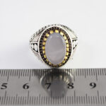 انگشتر عقیق کبود یمنی نقره مردانه طرح دورطلایی ارسلان - Image 2