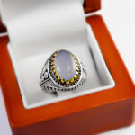 انگشتر عقیق کبود یمنی نقره مردانه طرح دورطلایی ارسلان - Image 3