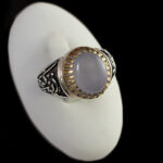 انگشتر عقیق کبود یمنی نقره مردانه طرح دور طلایی زینب کبری