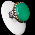 انگشتر عقیق سبز نقره مردانه طرح دور طلایی ثامر