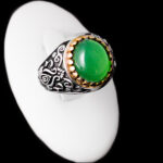 انگشتر عقیق سبز نقره مردانه طرح دور طلایی حنیف