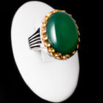 انگشتر عقیق سبز نقره مردانه طرح دور طلایی ذاکر