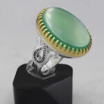 انگشتر عقیق سبز نقره مردانه طرح فاخر دور طلایی یزدان - Image 2