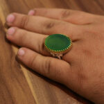 انگشتر عقیق سبز نقره مردانه طرح فاخر دور طلایی یزدان - Image 3