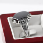 انگشتر حدید صینی نقره مردانه طرح شش ضلعی ساده - Image 3