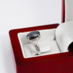 انگشتر حدید صینی نقره زنانه طرح مونیکا + حکاکی - Image 3