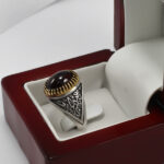 انگشتر گارنت نقره مردانه طرح دور طلایی یا زینب کبری - Image 2