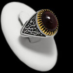 انگشتر گارنت نقره مردانه طرح دور طلایی یا زینب کبری