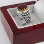 انگشتر نقره مردانه طرح دور طلایی یا علی با سنگ گارنت الماس تراش - Image 2