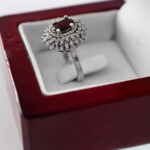 انگشتر گارنت نقره زنانه طرح کاملیا - Image 3