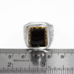 انگشتر عقیق مشکی نقره مردانه طرح دورطلایی جنت - Image 3