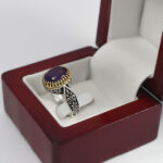 انگشتر آمیتیست الماس تراش نقره مردانه طرح دور طلایی ساکار - Image 3