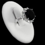 انگشتر عقیق مشکی نقره زنانه طرح رونا