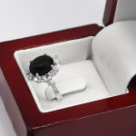 انگشتر عقیق مشکی نقره زنانه طرح رونا - Image 3