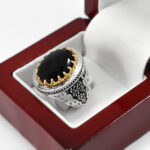 انگشتر عقیق مشکی نقره مردانه طرح دورطلایی باوا - Image 3