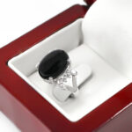 انگشتر عقیق مشکی نقره زنانه طرح گلبرگ - Image 3