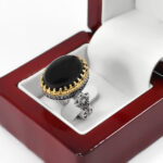 انگشتر عقیق مشکی نقره مردانه طرح دورطلایی داریا - Image 4